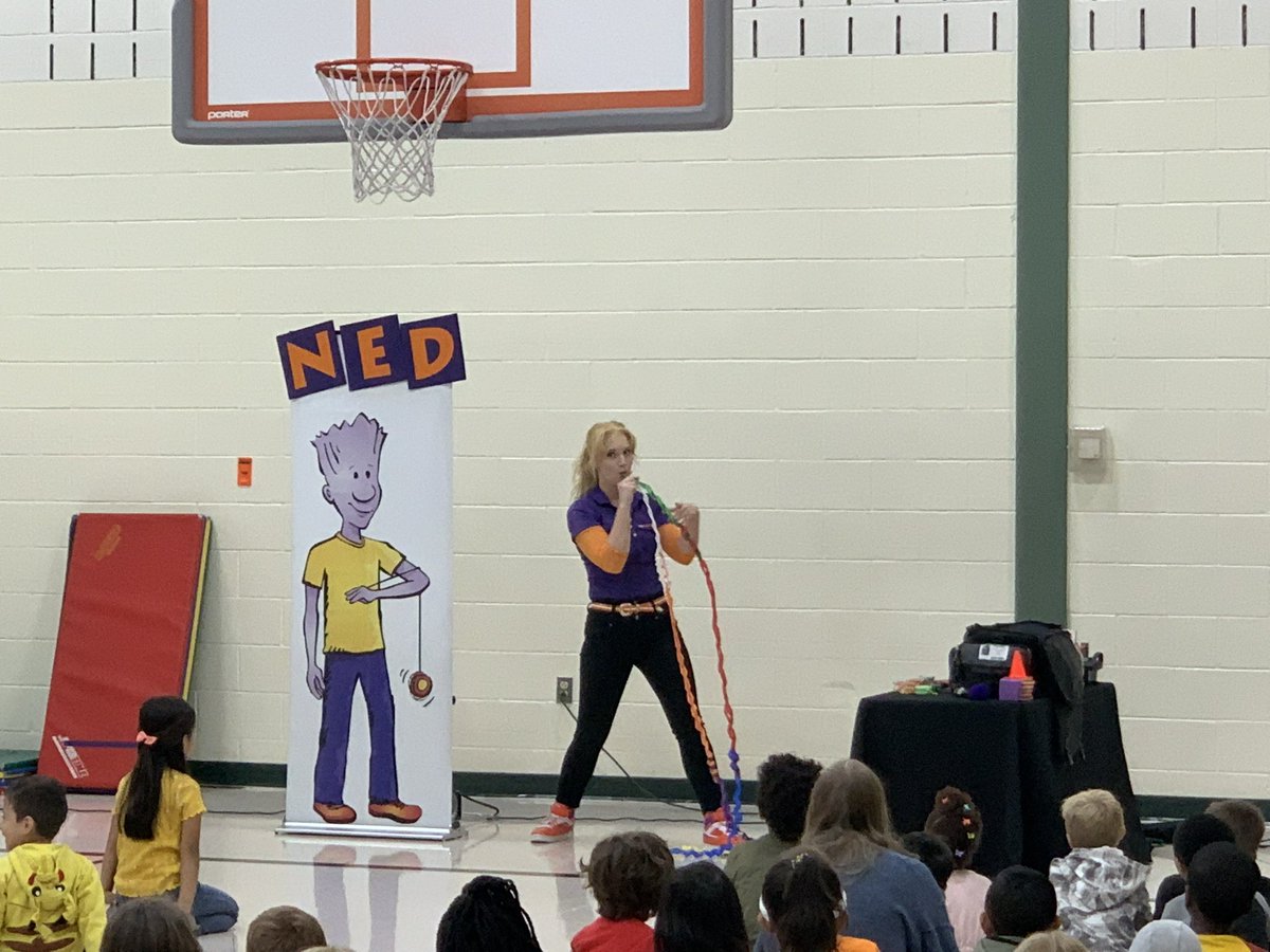 Central_ES_202's tweet image. 💚💪🏽💚Students learned to Never give up, Encourage others, and Do your best @thenedshows assembly. Thank you to our PTO for purchasing the assembly for every student at Central Elementary! Check out those smiles! 😁💚😁
#goalsetting 
#yoyotricks