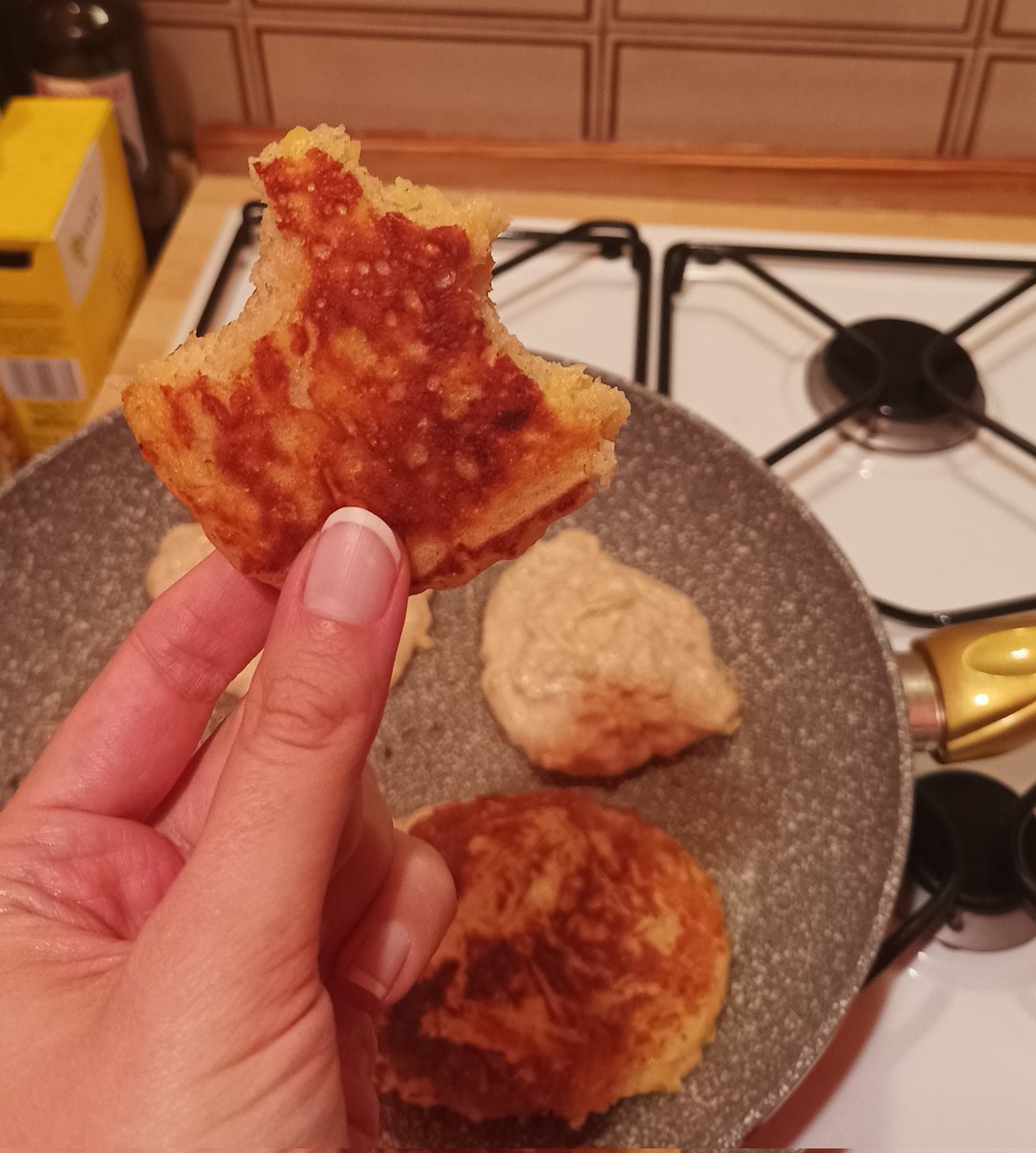 riduc's tweet photo. Volevo dire a @valefatina che le sue frittele di mele e yogurt sono spaziali. https://t.co/SoUuEIwceq