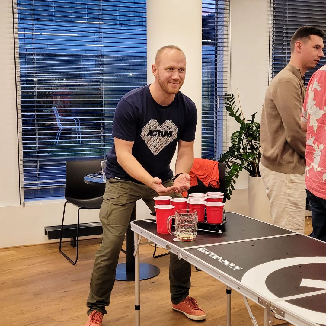 apollo_division's tweet photo. Beer pong 🏓

#playtohavefun #devlife #evening #bbq #office #apollodivision🚀 https://t.co/FWPG0GH3zu