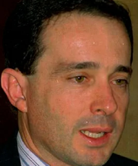 Ya es momento que Álvaro Uribe explique al país por qué autorizó mediante resolución 42378 del 18 de noviembre de 1996, la Convivir "el Cóndor" a Luis Alberto Villegas Uribe, uno de los fundadores del Bloque Metro de los paramilitares en San Roque y la región del Nus, Antioquia.