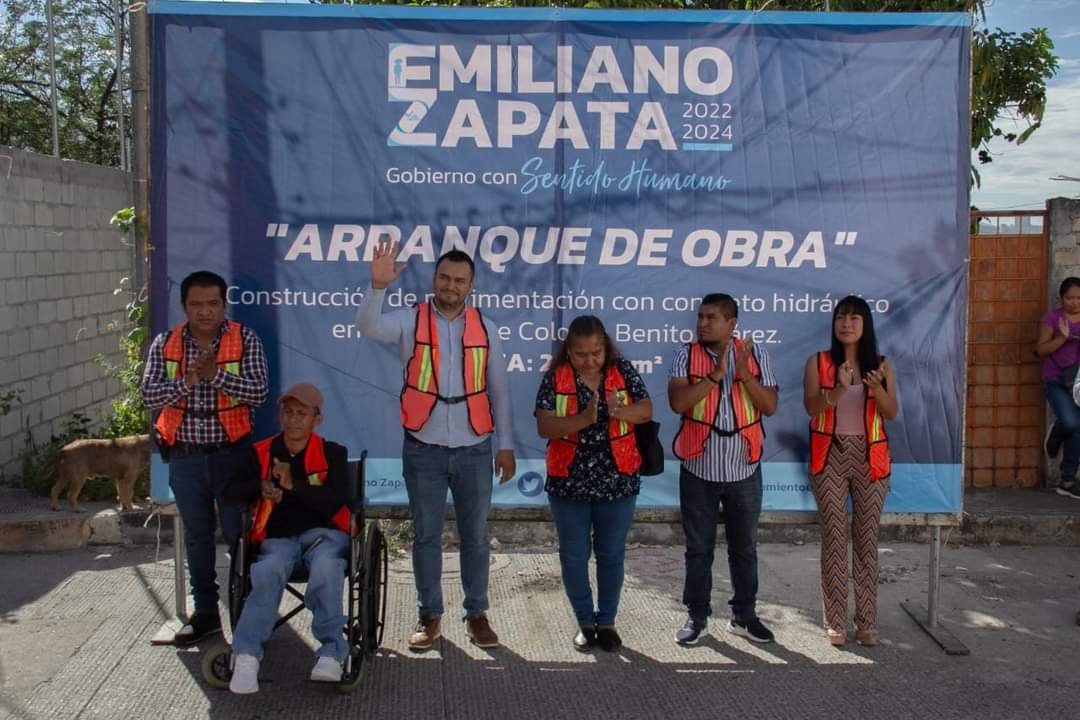 VOMNoticias's tweet photo. #EmilianoZapata

El @AyuntamientoEZ, que Preside @sergioalba2024, continúa invirtiendo en obras públicas, en esta ocasión se dió el banderazo de arranque de obra en la construcción de pavimentación con concreto hidráulico en la Calle El Amate de la Col. Benito Juárez. https://t.co/9MLmYgkTmy