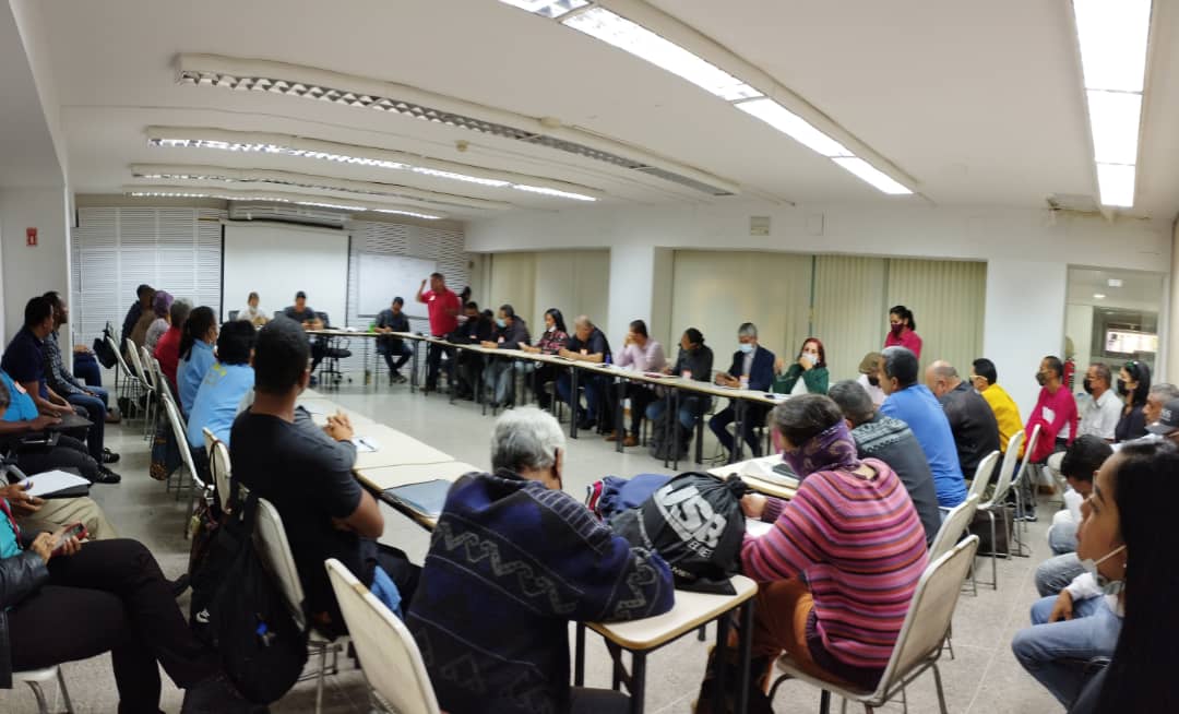 TropaC4 (@tropac4_hc) on Twitter photo #EsNoticia Medios Alternativos y Comunitarios de #Miranda se reúnen para Fortalecer y Renovar el Consejo de Medios Alternativos y Comunitarios de Miranda. El positivo encuentro contó con la participación del <a href="/Mippcivzla/">MIPPCI</a> y <a href="/Conatel/">Conatel Venezuela</a>.
#MirandaUnaSolaVoz
.
<a href="/NicolasMaduro/">Nicolás Maduro</a> <a href="/dcabellor/">Diosdado Cabello R</a> #EsNoticia Medios Alternativos y Comunitarios de #Miranda se reúnen para Fortalecer y Renovar el Consejo de Medios Alternativos y Comunitarios de Miranda. El positivo encuentro contó con la participación del <a href="/Mippcivzla/">MIPPCI</a> y <a href="/Conatel/">Conatel Venezuela</a>.
#MirandaUnaSolaVoz
.
<a href="/NicolasMaduro/">Nicolás Maduro</a> <a href="/dcabellor/">Diosdado Cabello R</a>