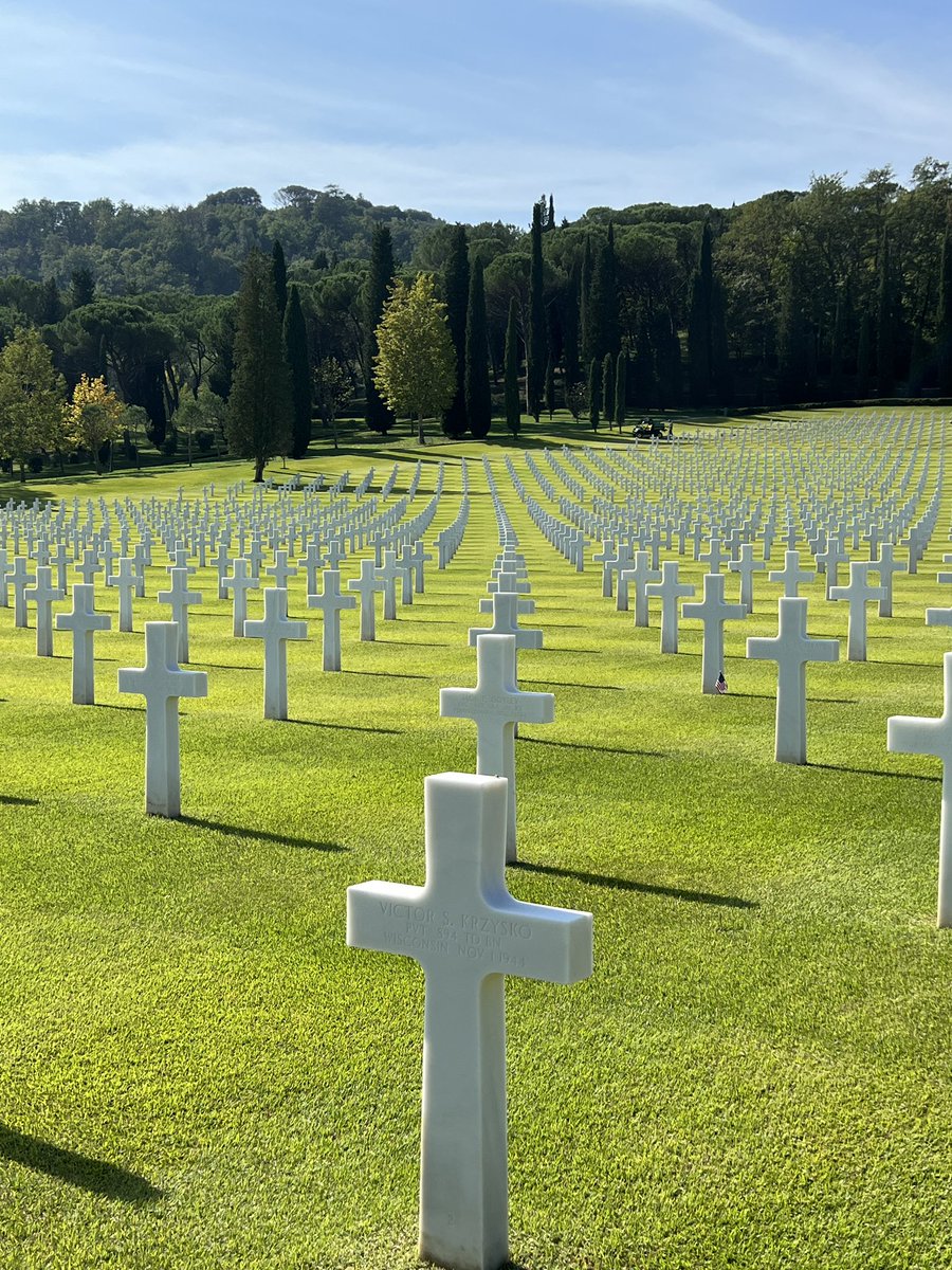 BravoUniformCIC's tweet photo. Had a blooming amazing time in Tuscany with this beauty….. my daughter Kiera .  On the way back stopped at the American War Cemetery and Memorial in Florence .  Stunning, poignant and very peaceful place.  Amazing tribute to the fallen. https://t.co/6BnRWFO7pJ