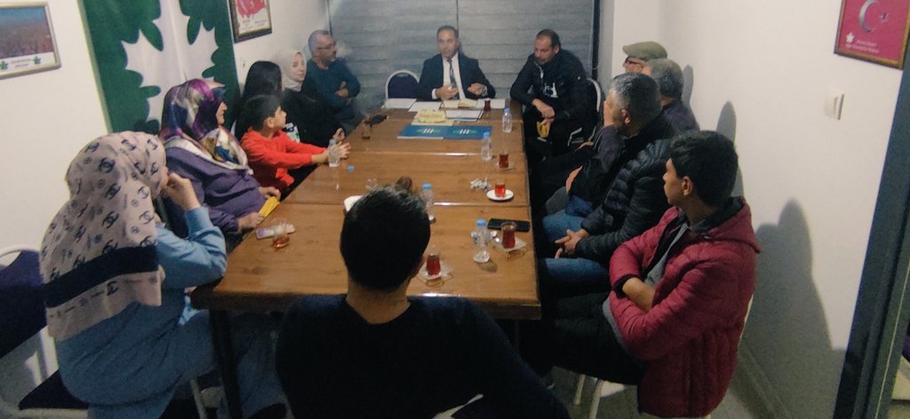 gelecekelmadag's tweet photo. #GelecekElmadağ 
Haftalık yönetim kurulu toplantımızı İlçe Başkanımız Sn: Mustafa Şimşek  başkanlığında gercekleştirdikYeni yönetim kurulumuza katılan Sn: #MustafaElmir beye  ilçe Başkanımız yetki belgesini takdim etti
@Ahmet_Davutoglu  @ankaragelecek06 @HakanTokach @M_simsek13 https://t.co/kar6dSoDrD