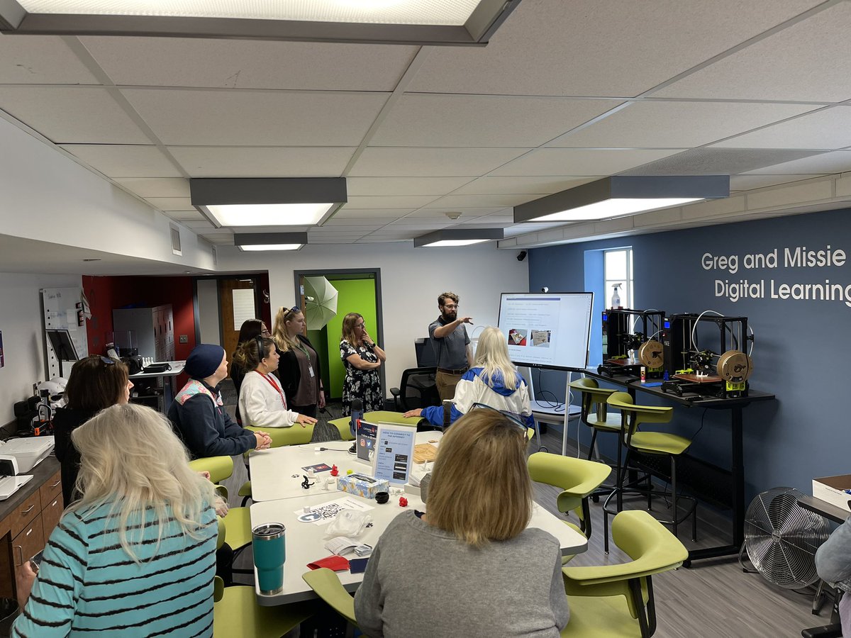 Hanging out <a href="/CatawbaCollege/">Catawba College</a> today in the <a href="/catawba_dll/">Catawba College Digital Learning Lab</a> ! #rsstechcoach