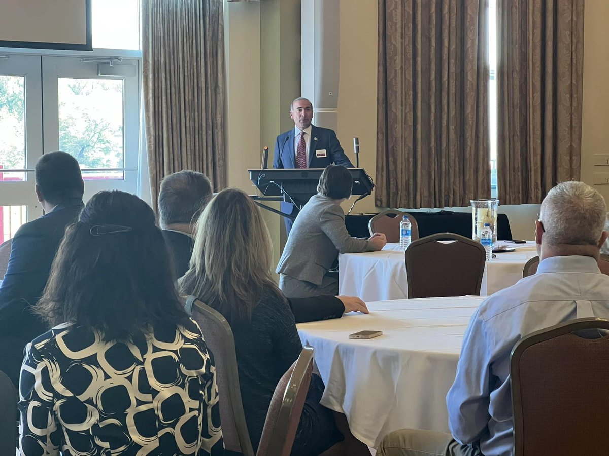 LockHavenUniv's tweet photo. Today, area school districts gathered on campus to sign an agreement guaranteeing admission, eligibility for merit-based scholarships, and on-campus housing at any Commonwealth University location: Lock Haven, Bloomsburg, and Mansfield. 

Read more 👇
https://t.co/2bXIyS70wp https://t.co/PtrucSlvxt