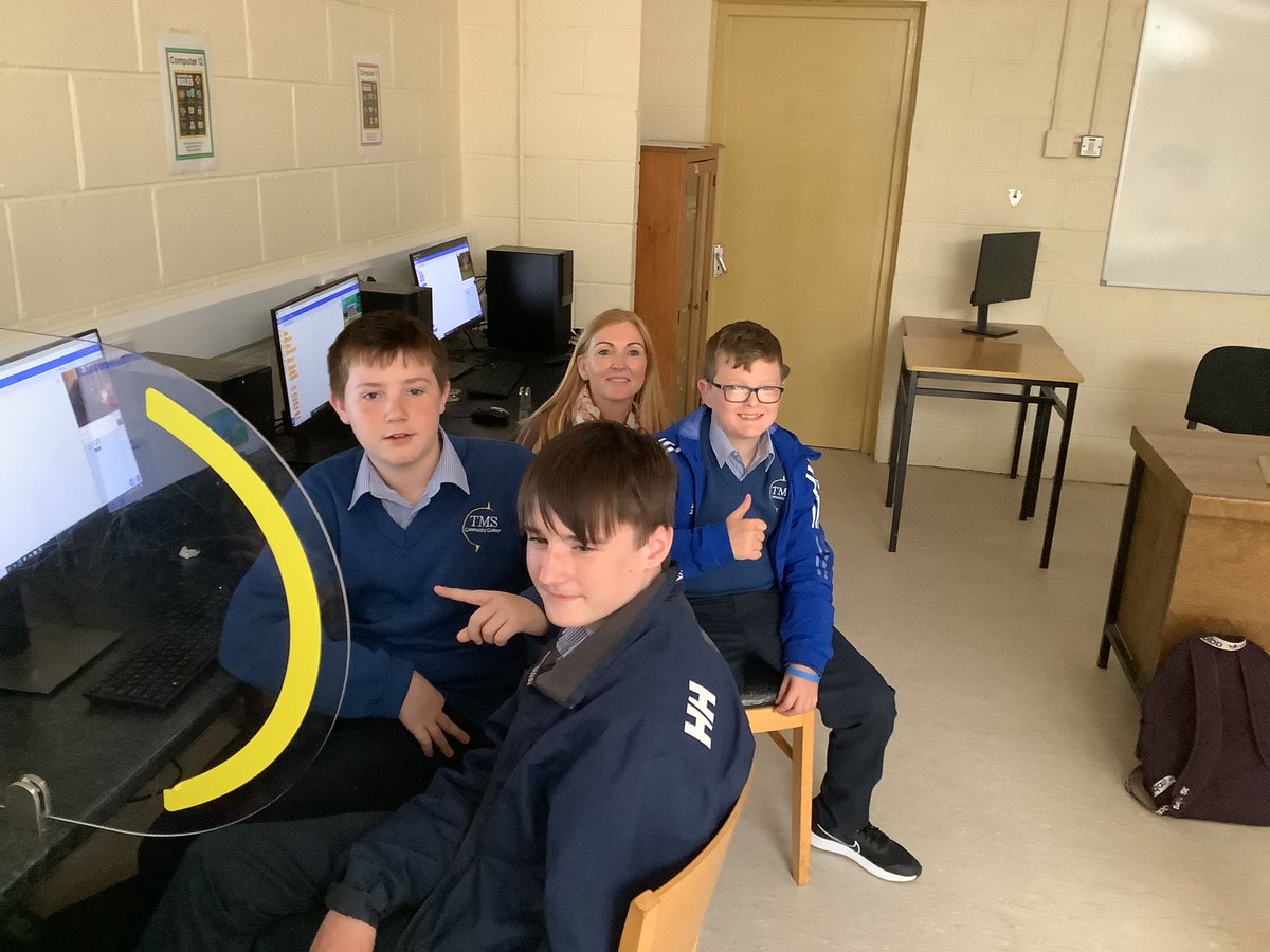 MacswineyCc's tweet image. Fantastic day as our first year classes took part in a peer led coding workshop on scratch and Microbit for code week. TYs demonstrated basic coding concepts to first years and it was great craic 🤖🤖🤖🤖 @microbit_edu @scratch @corketb #codeweek2022 @gc_tms @jcsplibrary_tms_gms