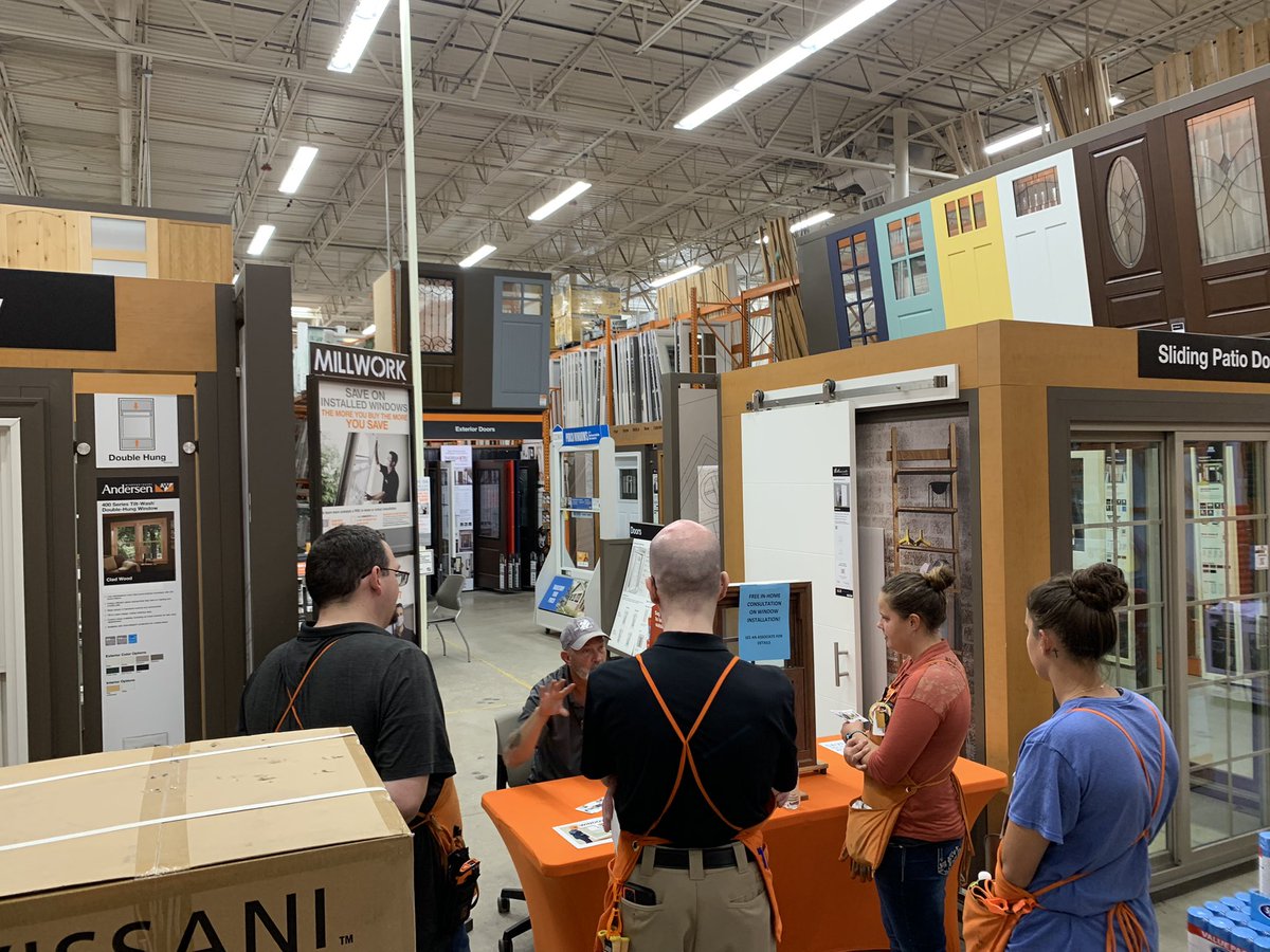 LisaBatten4's tweet image. It’s Services Awareness Day at 1403! Thank you to our Service Providers for spreading the word and getting associates excited about Installations! More pics to come!