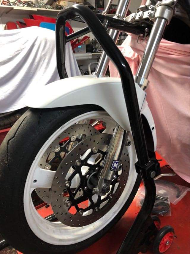 MPurslowRacing's tweet photo. Thought we would share the #forks for the #superbike that Dad and Mike Cond are finishing in Mark's name for the @ManxGrandPrix next year! Mark started it and we think he would be proud to see them finish it! #markpurslowracing #motorsport https://t.co/LN1KWvLPE7