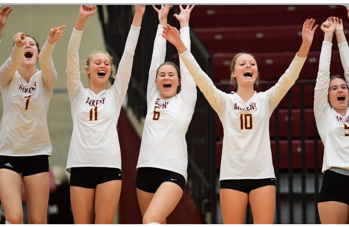 Last regular season game with these wonderful <a href="/VB_Ankeny/">Hawk Volleyball</a> goofballs tonight.