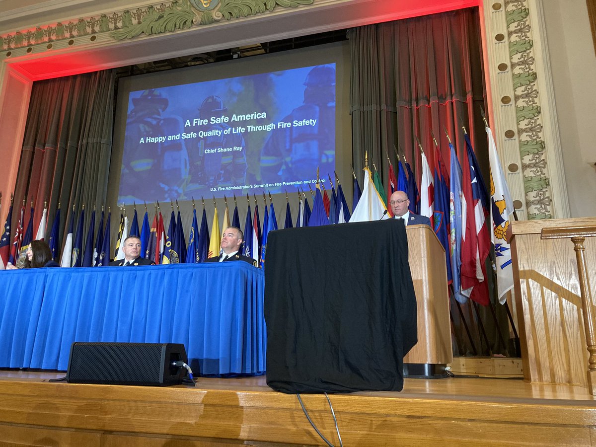 CFSIUpdate's tweet photo. CFSI Board Member Shane Ray discusses the importance of #firesprinklers during the #StateofScience presentations at the #USFASummit. @vickiep4 @chiefrays @NFSAorg https://t.co/IijeXSkBnd