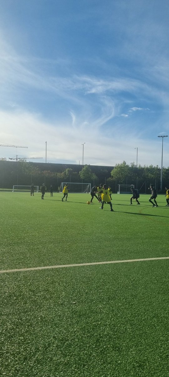 Great to be outside after school today watching the Year 7 interhouse football ⚽️ 🙌 Glad to see some of my W4 students amongst the Watling team 🟡 <a href="/WatlingHouse/">Watling House</a> <a href="/WillLowersonPE/">Will Lowerson</a> <a href="/newburylewis2/">Lewis Newbury</a> <a href="/Mr_Whitby1/">Mr Whitby</a> <a href="/ChallneyPEDept/">Challney PE Department</a> <a href="/ChallneyBoys/">Challney Boys</a> <a href="/AkemanCHSB/">Akeman House</a>