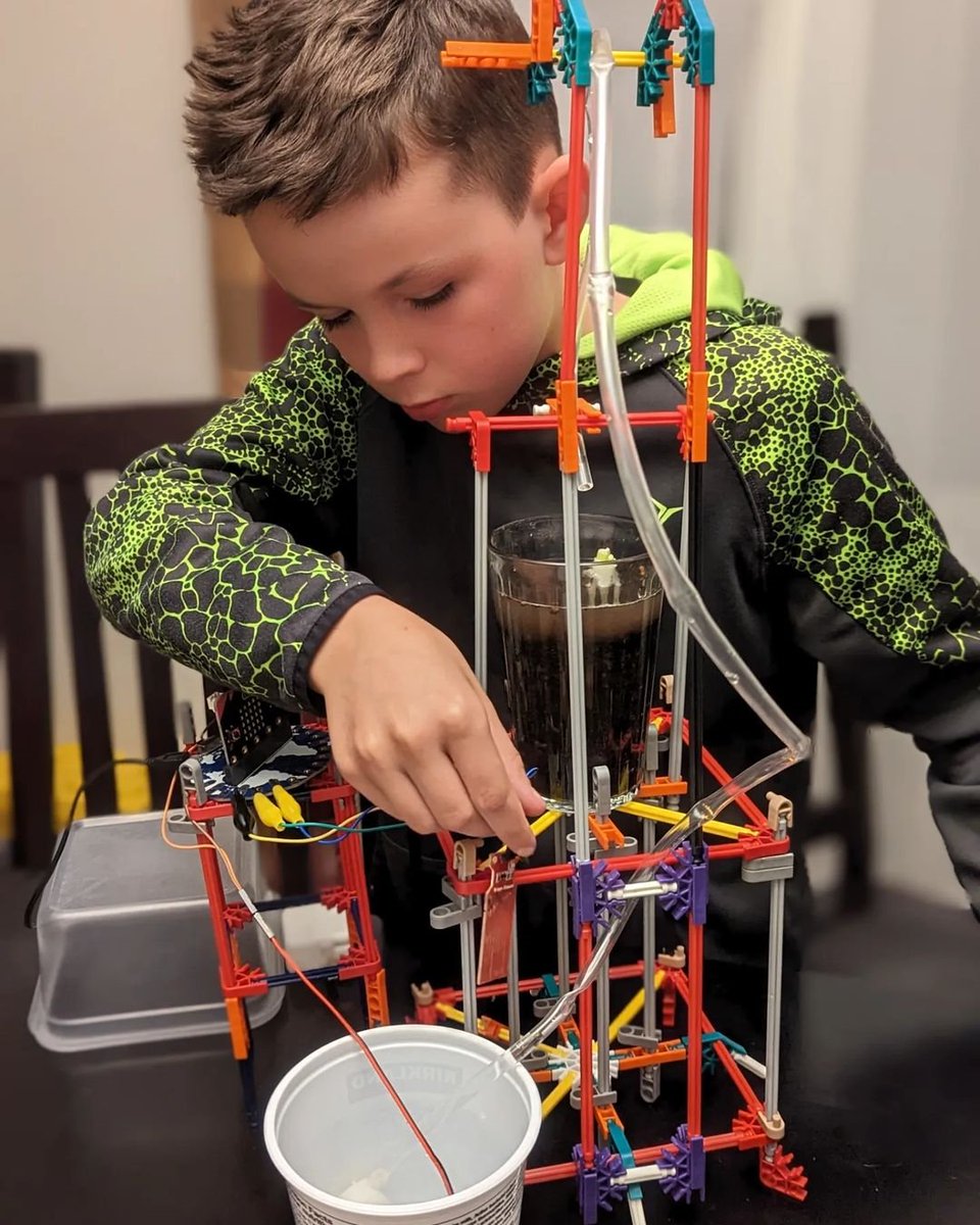 Looks like Evan had a very busy weekend!  

He built an automatic watering system to water a green onion using a <a href="/microbit_edu/">Micro:bit Educational Foundation</a> and our Climate Action Kit 🌎🌱

Check out the post on IG instagram.com/p/CjhIZZ0gKpY/
