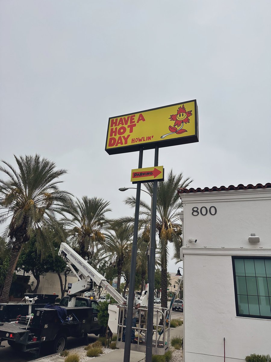 HOWLIN' RAY'S tweet media