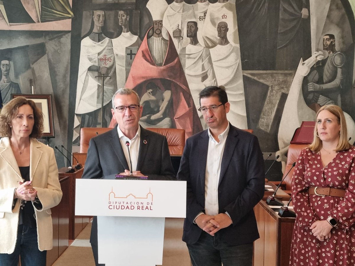 RDemografico's tweet photo. ➡️@Pacoboya ha visitado hoy Ciudad Real con @DiputacionCR para conocer varios proyectos para hacer frente al #RetoDemográfico
📌En #ValdemancoDelEsteras y #CorralDeCalatrava
📢"Estamos generando nuevas oportunidades para los pequeños municipios y el medio rural" https://t.co/ADeMNKiVZ4