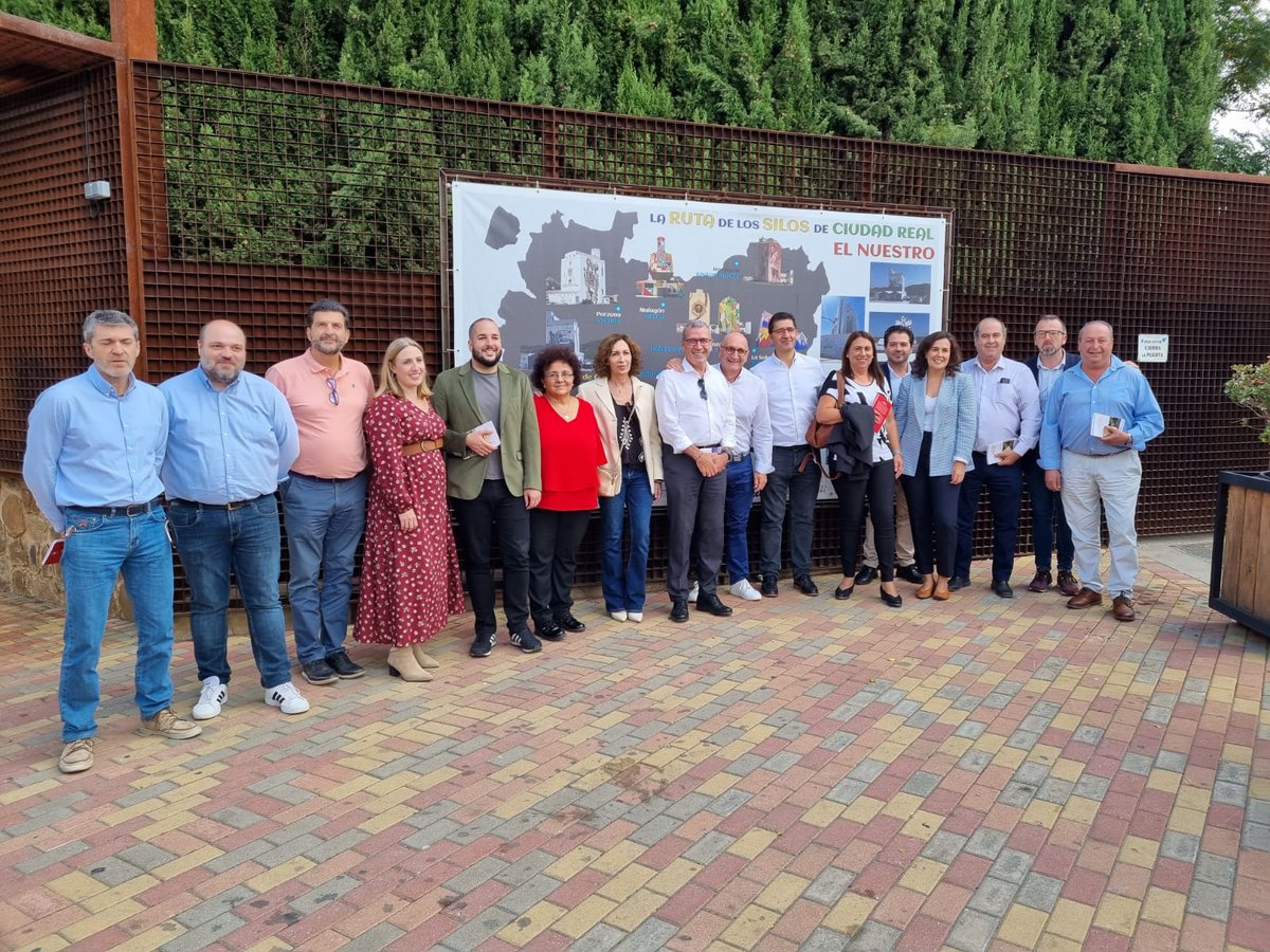 RDemografico's tweet photo. ➡️@Pacoboya ha visitado hoy Ciudad Real con @DiputacionCR para conocer varios proyectos para hacer frente al #RetoDemográfico
📌En #ValdemancoDelEsteras y #CorralDeCalatrava
📢"Estamos generando nuevas oportunidades para los pequeños municipios y el medio rural" https://t.co/ADeMNKiVZ4