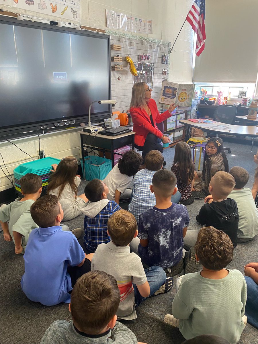 melandyk's tweet photo. Encouraging the love of reading to our Second grade “Smart Cookies” ⁦@MountOliveTSD⁩ ⁦@ZywickiR⁩ ⁦@MtView07836⁩ https://t.co/c12nAf574d