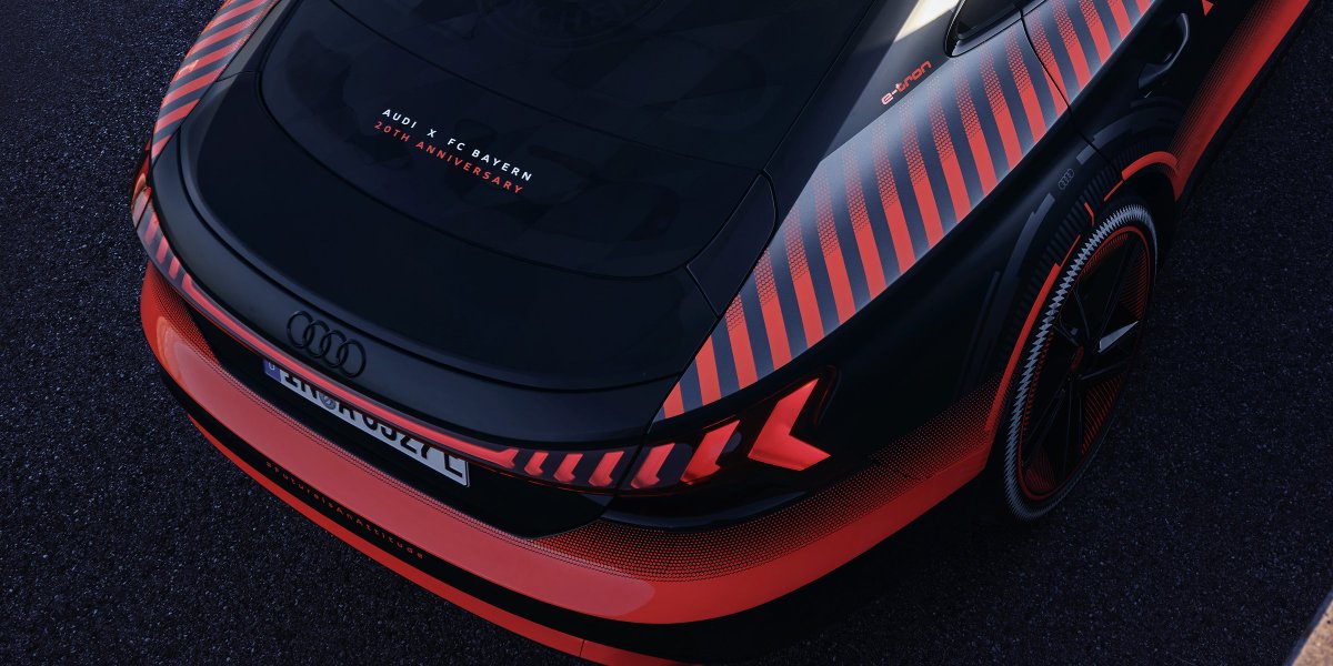 Audi_UY's tweet photo. Un diseño que te lleva más lejos. El reciente Audi RS e-tron GT FC Bayern concept, inspirado en nuestro partnership de 20 años con @FCBayern

Descubrí más: https://t.co/gErmo1sobt
#Audi #FuturelsAnAttitude #AudixFCB #20yearsAudixFCB https://t.co/EUU7CEDInR