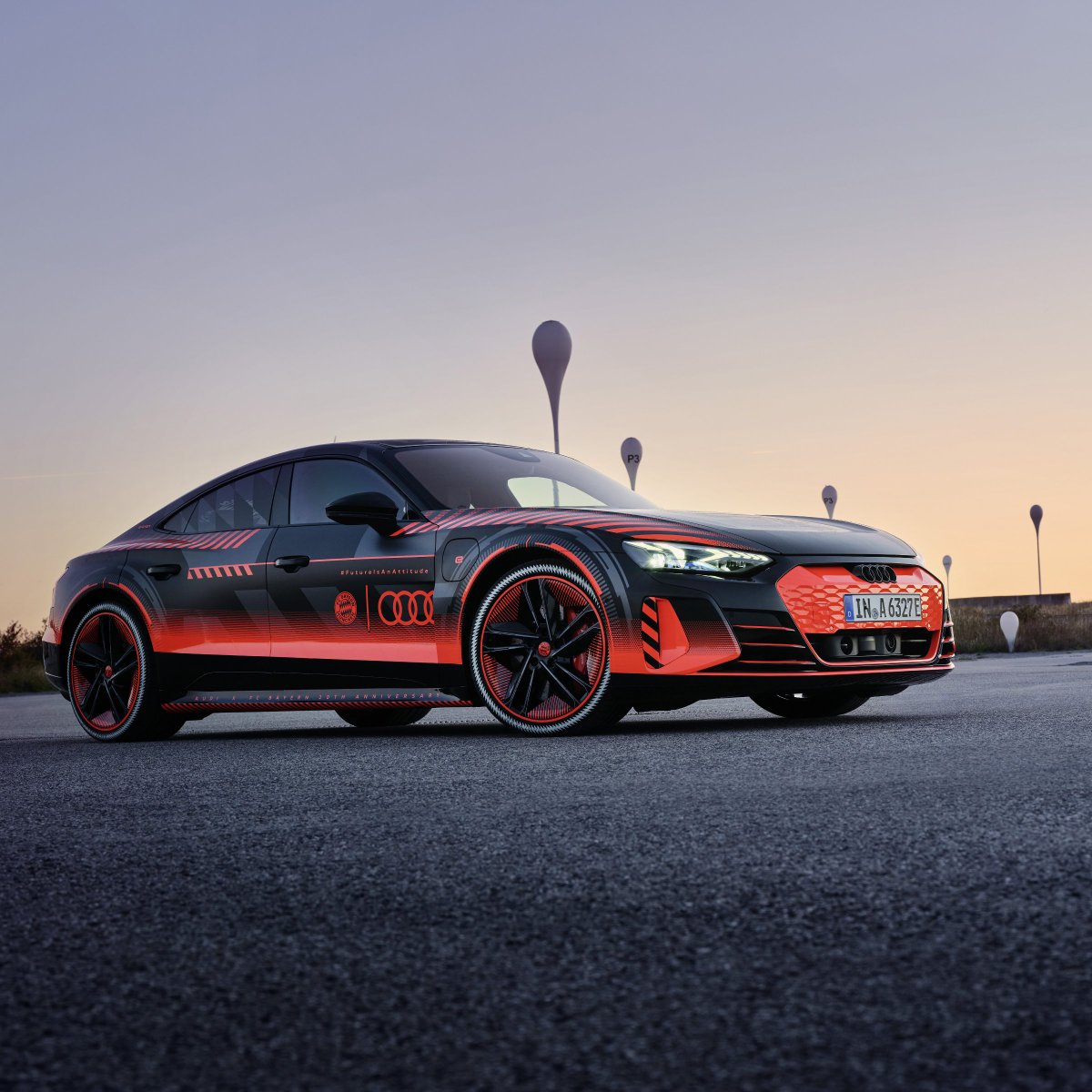 Audi_UY's tweet photo. Un diseño que te lleva más lejos. El reciente Audi RS e-tron GT FC Bayern concept, inspirado en nuestro partnership de 20 años con @FCBayern

Descubrí más: https://t.co/gErmo1sobt
#Audi #FuturelsAnAttitude #AudixFCB #20yearsAudixFCB https://t.co/EUU7CEDInR