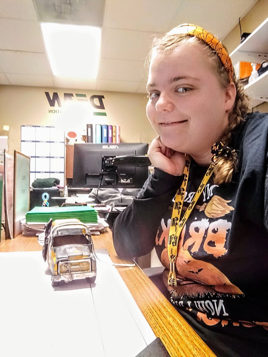 AshleyDeMoss6's tweet image. Working in the office today! #SchoolBus #SchoolBusDriver #SchoolBusDriverLife