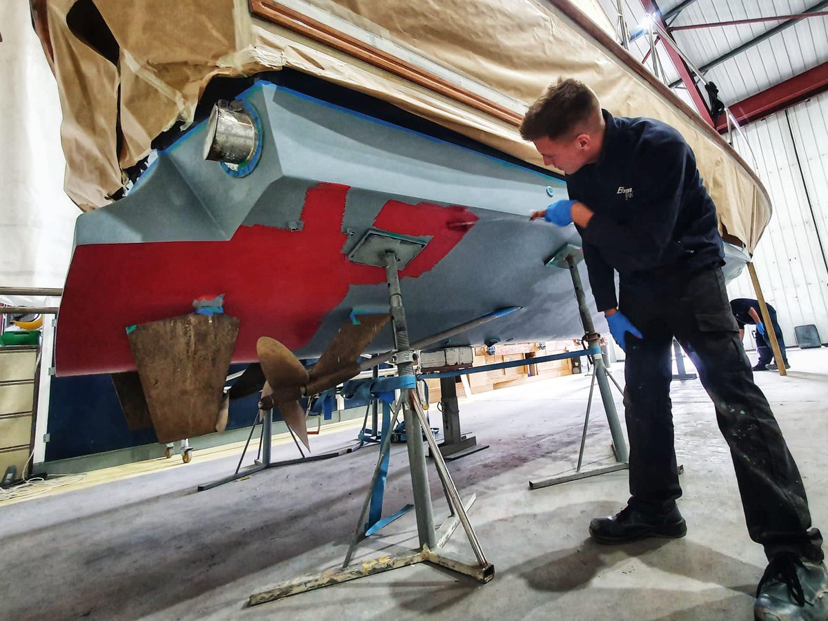 #transformationtuesday Take a look at this Swordsman 37 which we've been working on. Now back in the water after re-varnishing of woodwork, osmosis prevention treatment, antifouling and a polish. Gleaming away on the water once again! broomboats.com #broomboats