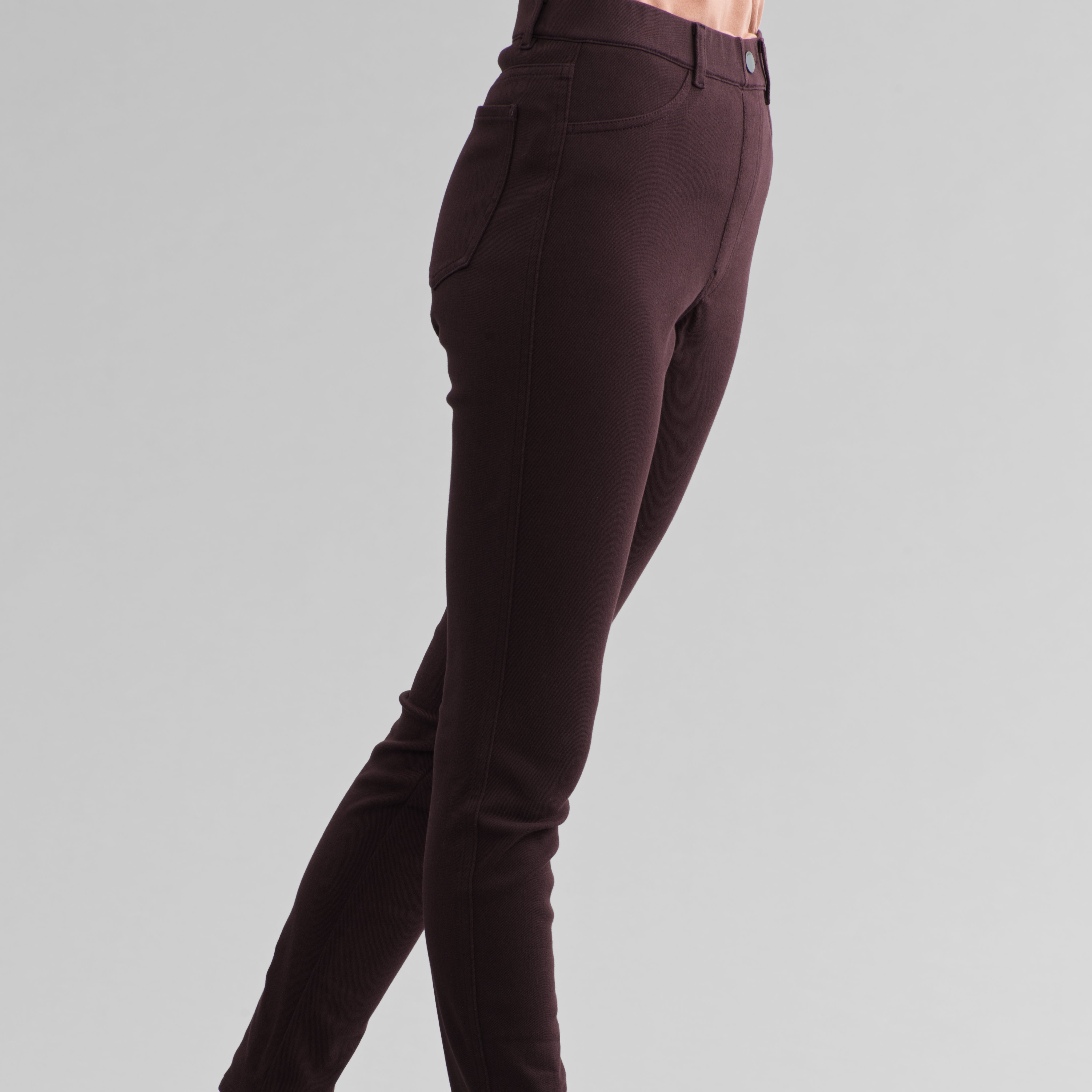 Uniqlo Canada on X: MASTERPIECE: Extra Stretch High Rise Leggings Pants  Comfortable like leggings with the look of genuine denim pants. It has  ultra-stretch for 360-degree comfort and added dry function for