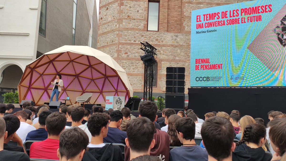 eduesru's tweet photo. Avui amb els alumnes de 4t TQE de #JECasp hem anat a la conferència de la @MarinaGarces a la #BiennaldePensament. "La promesa no diu qui soc jo sinó "aquí em tens". https://t.co/mbyyCGfcje