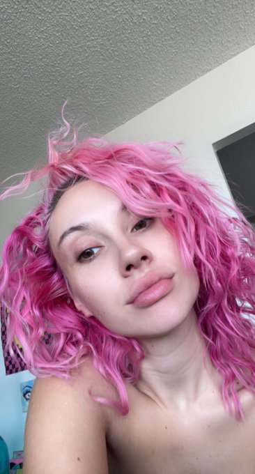 good morning 🥱😴 no makeup for da world https://t.co/CPqAIFpRFH