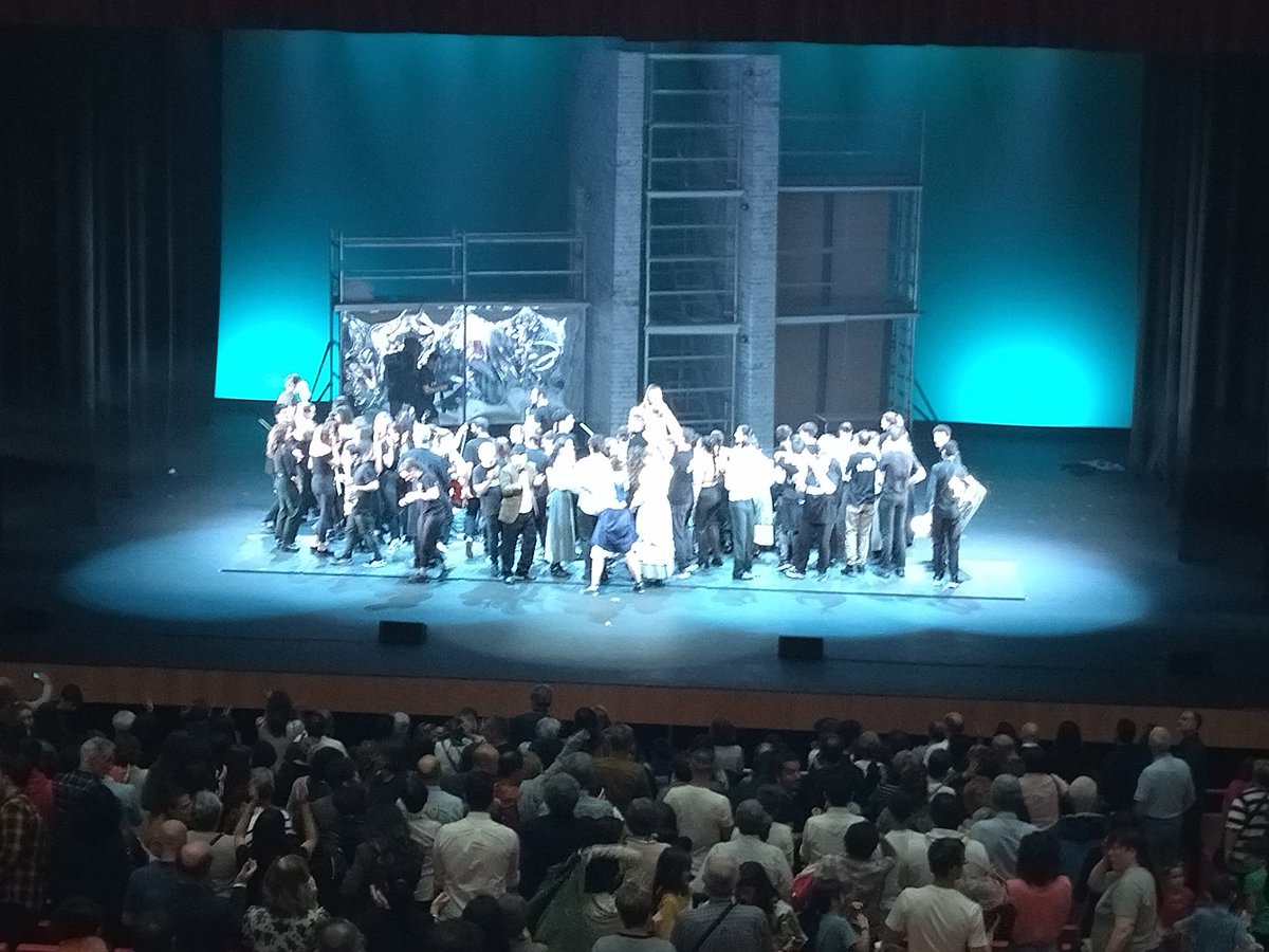 Gaur <a href="/jaso_ikastola/">Jaso Ikastola</a>.k prestaturiko musikal izugarriarekin gozatu dugu.
Borroka feminista historikoa izpide, lan bikaina. 
Borroka da giltza!
Oraindik ikusteko aukera egonen da azaroaren 25ean Bilbon