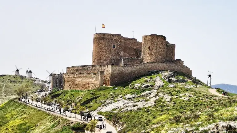 avecesveoviajes's tweet photo. El Castillo de la Muela de #Consuegra fue construido en el siglo X por los árabes como protección ante los reinos cristianos del norte.
#CastillaLaMancha #toledoturismo #CLMvivetumundointerior #CLMtumundointerior
https://t.co/xiPc4HvA2k https://t.co/p4NSth7lgL