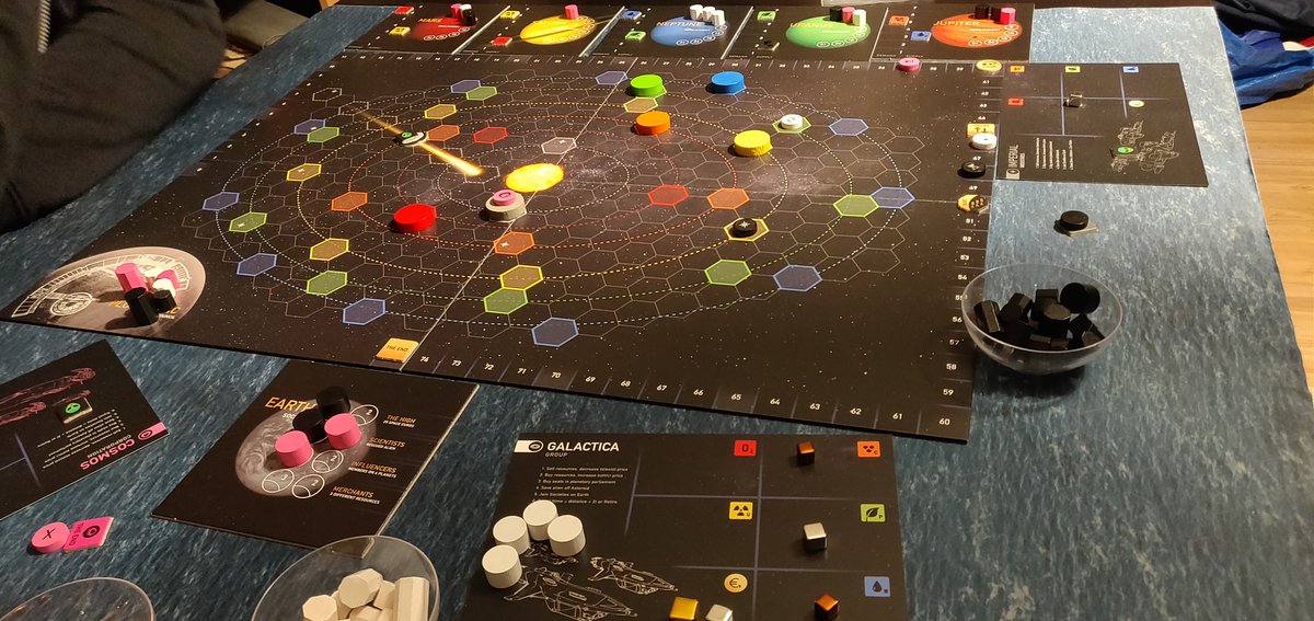 Yellowgeekbear's tweet photo. #Plutocracy nach #PiazzaRabazza nach #MonsterInn nach #TailsOnFire.

Spielen! Spielen! Spielen! https://t.co/PY3tdeY8wt