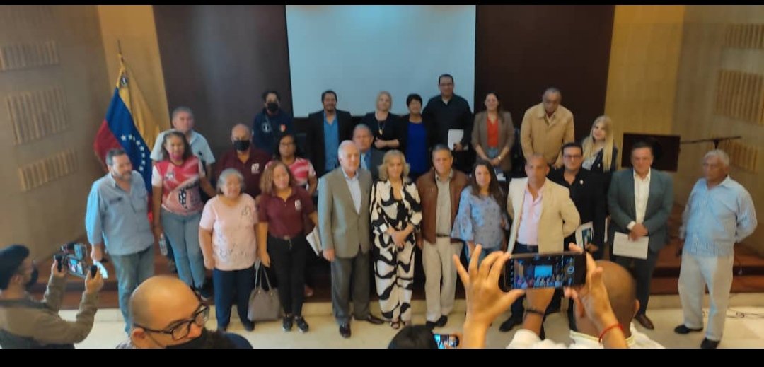 LeonMolina's tweet photo. Hoy @CentralASI presente en la Consulta pública del Proyecto de Ley de trabajadores a domicilio @Asamblea_Ven aportando para el presente y futuro del trabajo en los regímenes especiales de empleo  @ILOACTRAV @OITAndina @MinTrabajoVE @torrealbaf @onuvenezuela @CSA_TUCA @ituc https://t.co/YQuzzPcuSi