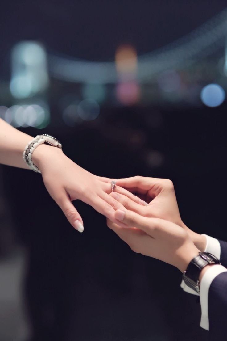 قال لها : استخيري الله فيٌ ... قالت : و ماذا لو كنتَ شراً ؟ قال : اتركيني إذاً ... قالت : بل آمنتُ بالقدر خيره وشره..🥺