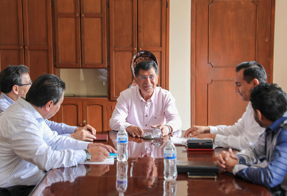 Con el objetivo de fortalecer el sistema de abasto social de alimentos, con énfasis en productos de calidad y alto valor nutricional, se realizó una reunión con Diconsa, con la finalidad de suscribir un convenio de colaboración que beneficie a la población coatepecana. 
#Coatepec