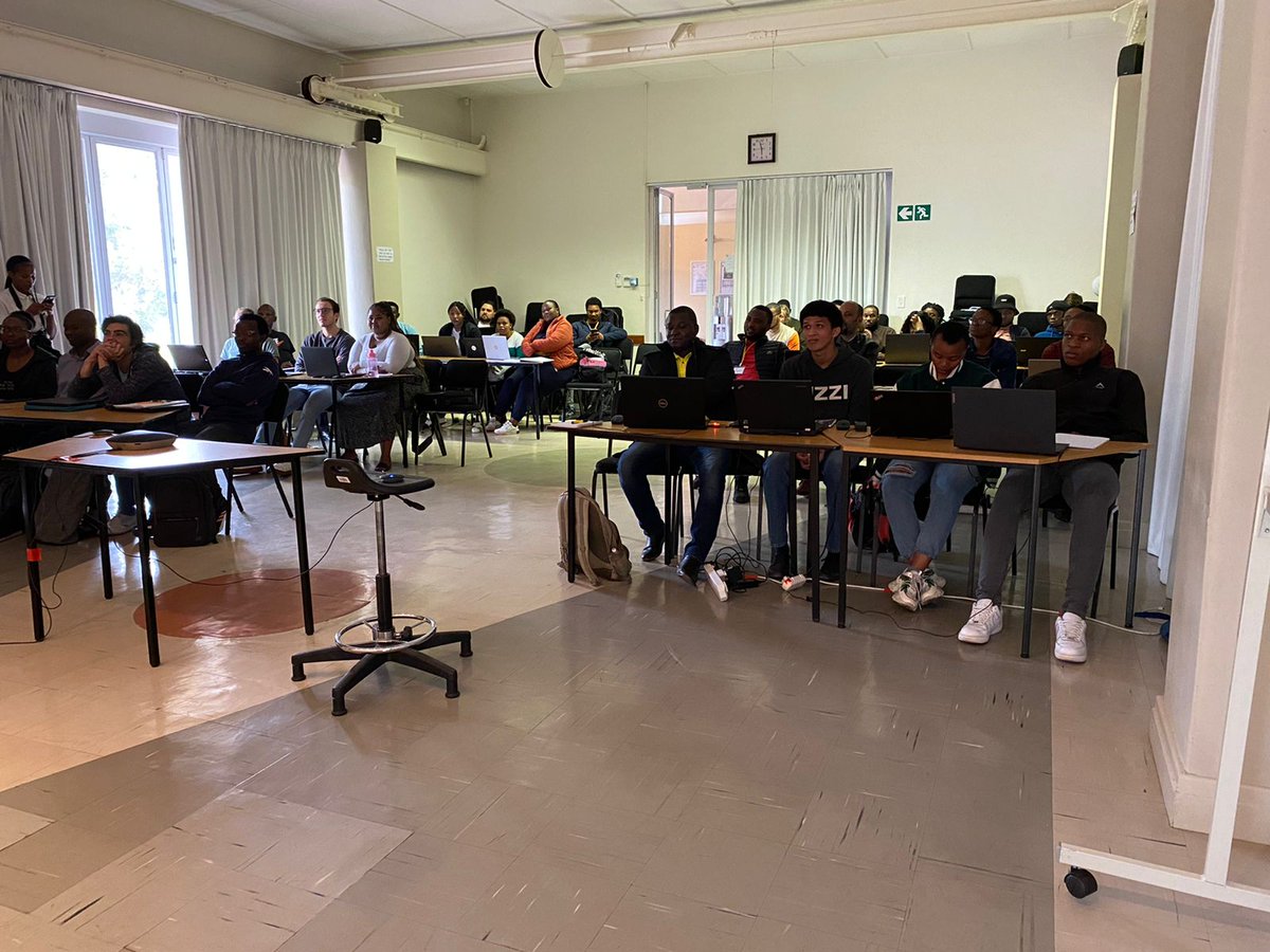 BRICSAstronomy's tweet image. As we wrap up Day 1 of the BITDN Hackathon. What a successful day it was. 
#bricsastronomy #bitdn