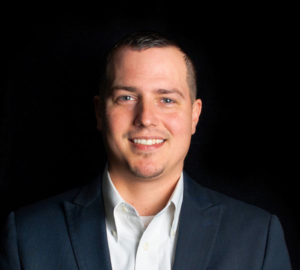 UHVAlumni's tweet photo. Join us tonight at 6pm in Walker Auditorium as alumnus Robert Royer shares his inspiring stories of trial and error.

It will be an event you will not want to miss! Food and drinks will be provided by Chick-fil-A😉

#UHV #UHValumni #JAXNATION #BeDriven #alumni #networking https://t.co/W41iOe1qA2