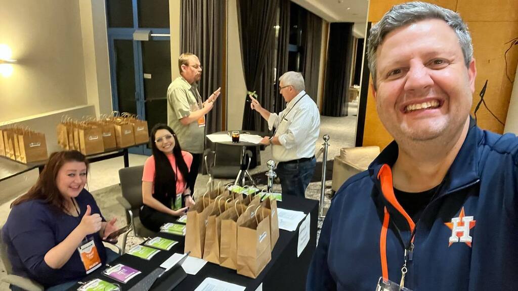 Wirelessnerd's tweet photo. I love #WLPC. https://t.co/viOzbwtHpu #WirelessNerd https://t.co/cYEaYqdtbw
