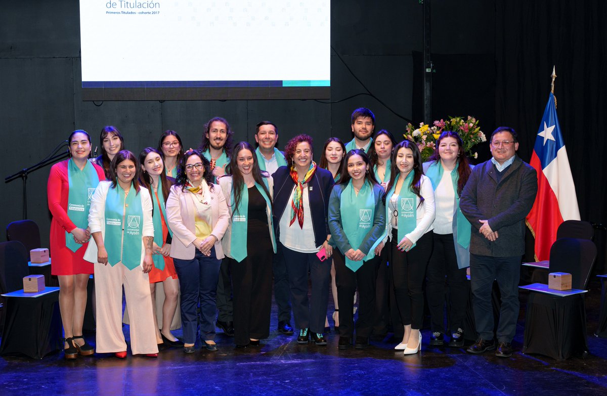UdeAysen's tweet photo. 📢¡Tremendo orgullo! #UAysén titula a sus primeros egresados y egresadas 👏

14 estudiantes de agronomía, enfermería, ingeniería civil industrial, obstetricia y trabajo social recibieron sus títulos profesionales en una emotiva y concurrida ceremonia 👇

https://t.co/Zaetb4y9FB https://t.co/siLokC8d1z