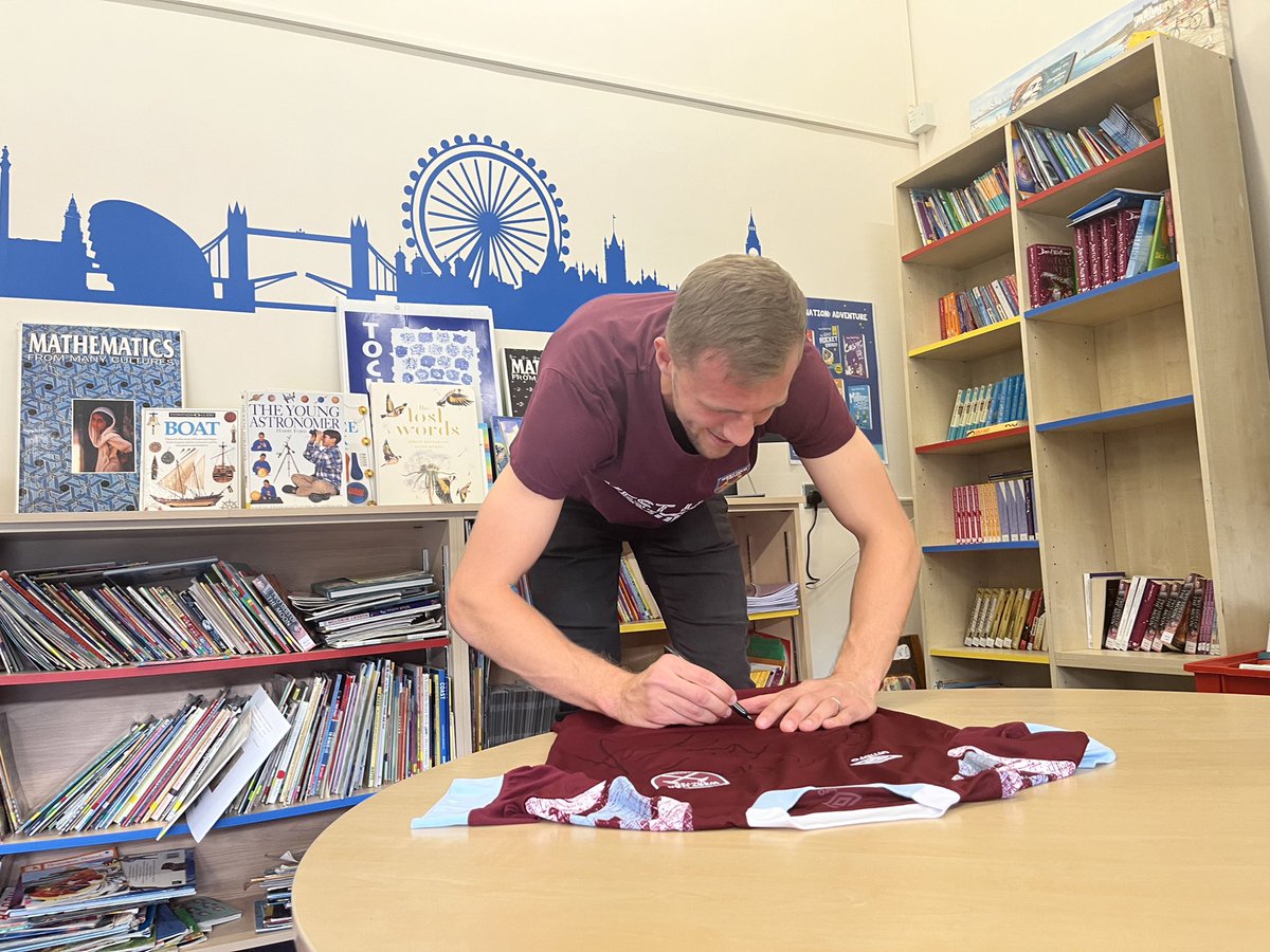 WHUFoundation's tweet photo. Following a morning full of educational #BlackHistoryMonth workshops, our #PLPrimaryStars students at Cleves Primary School were thrilled to be visited by special guests @tomassoucek28 and @conorcoventry as part of the #PlayersProject! 😍 https://t.co/W2MtojoOsH