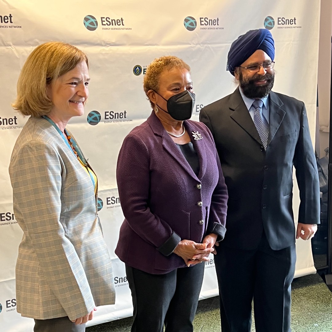ESnet's tweet photo. Thank you so much to @RepBarbaraLee, @AlexPadilla4CA, and @doescience Director @aaberhe for helping us unveil our next-generation network, ESnet6 , at @BerkeleyLab this morning. 

Learn more about #ESnet6: https://t.co/joWDR5KPyJ

cc: @LBNLresearch @indermo @ENERGY #ESnet https://t.co/XgdDNZw5tX