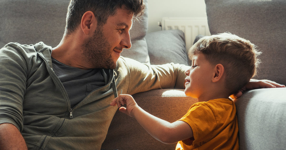 Les conflits familiaux sont souvent le résultat d’un problème de communication entre l’enfant et son parent. Pourquoi? Benoît Hammarrenger, neuropsychologue, répond à nos questions et propose quelques stratégies:
naitreetgrandir.com/fr/nouvelles/2…