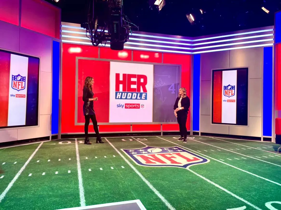 StandardIssueUK's tweet photo. Ahead of this weekend's @NFLUK match at Wembley, in this week's Jenny Off The Blocks @inspireajen catches up with @hannahjwilkes to talk about getting the NFL bug, her @SkySportsNFL podcast and show #HerHuddle, and diversity in sports broadcasting. https://t.co/Ip7UNEmzEd https://t.co/OZsPiYO8Xr