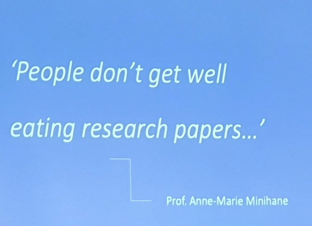 Elfmeter für diesen schicken Spruch,  der zeigt, wie wichtig eine individuelle Übersetzung in das Leben der Menschen ist. Also: See your dietitian!😅 #vdd #Diätassistenten #Ernährungstherapie