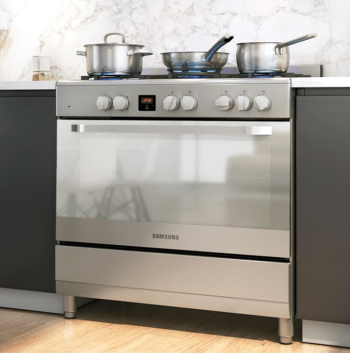 SamsungSA's tweet photo. Cook like an iron chef with the Stainless steel 5 burner #SamsungGasCooker 🧑‍🍳💪

Find out more: https://t.co/7ZEEzM9bcy https://t.co/HYTUNEX0DZ