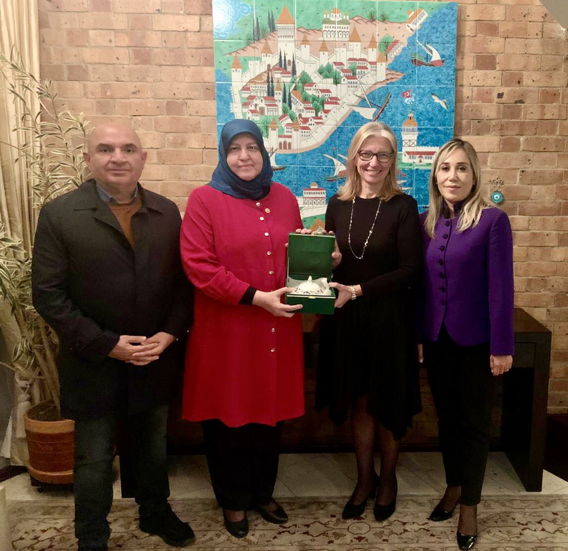 And Parlamentosu Genel Kurulu için ülkemizi temsilen gözlemci olarak bulunduğumuz Kolombiya’da, Türkiye Cumhuriyeti Bogota Büyükelçisi Beste Pehlivan Sun’a ziyarette bulunduk.