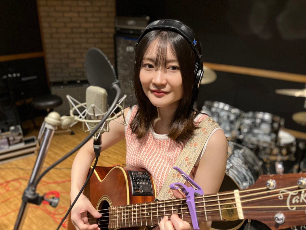 nenecolorfully's tweet photo. #連続アップロード
nene colorfully企画
【今聴くべきネネカラ発信祭♡】

〜第141弾〜
「夢想花」/ #円広志 cover. 
▶︎https://t.co/9oJWarwFL9

youtubeアップしました！
聞いてね🙋‍♀️🍠

#ネネカラ #一発録り #ヘッドフォン #guitar #動画 #秋 https://t.co/icEskhRQUW