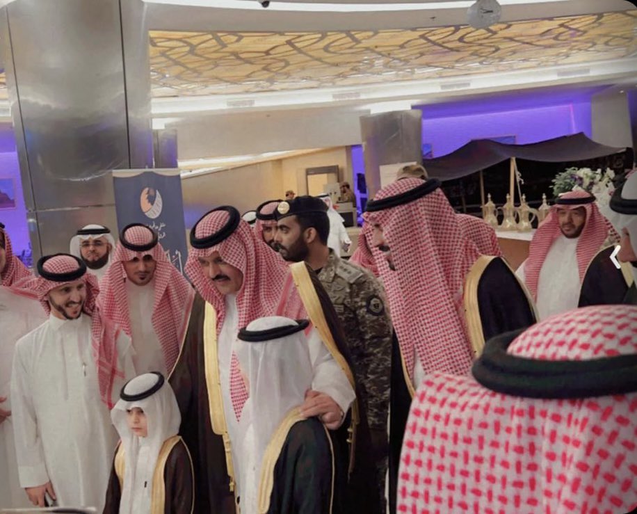 adbyjubbah's tweet photo. شرف جناح اللجنة الثقافية بـ #جبة بزيارة سمو #أمير_منطقة_حائل خلال افتتاحه #ملتقى_حاتم_الطائي_الدولي_الخامس الذي ينظمه @adabihailsa تحت عنوان «القهوة السعودية موروث الماضي رمز الحاضر استثمار المستقبل»
وكان في إستقباله أ. محمد العبده رئيس اللجنة ، وعضو اللجنة أ.نايف الثليج. https://t.co/xaNIleE5cc