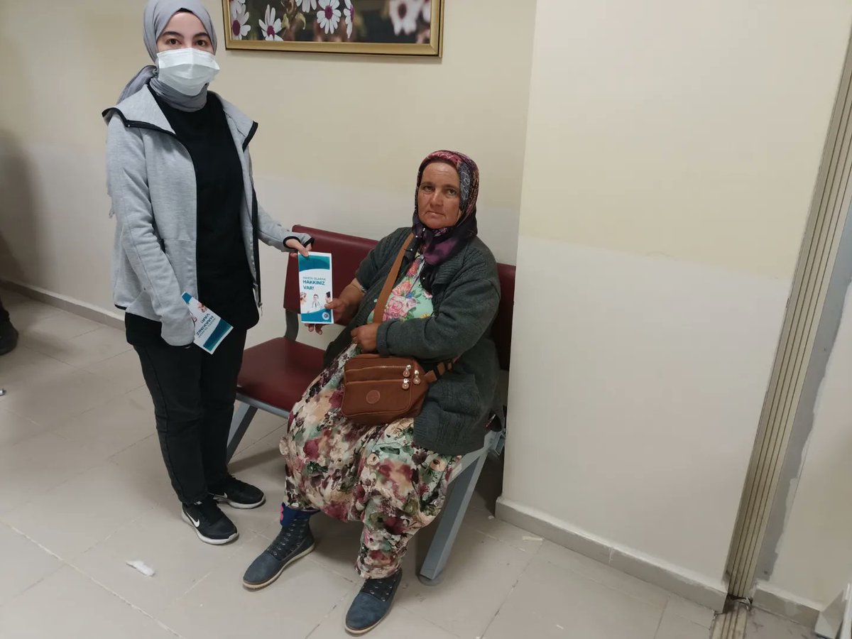 ezine_dh's tweet photo. 26 Ekim Hasta Hakları günü dolayısıyla Hastanemiz poliklinik katına stand kurularak Hasta Hakları Birim Sorumluları tarafından  hasta ve hasta yakınlarına bilgilendirilmeler yapıldı. Yatan hasta servisleri ziyaret edilerek broşür dağıtımı yapıldı. https://t.co/kOsOSWzBcO