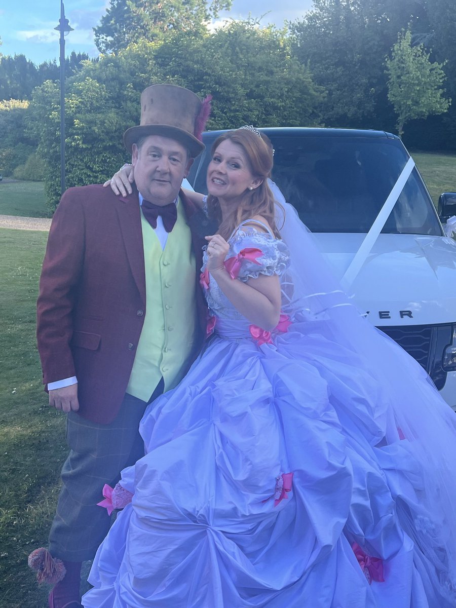 b_executive's tweet image. Now it’s out there!
It was an honour to have driven these 2 for their wedding day 😉
@JohnnyVegasReal @Sianygibby 
#MurderTheyHope #ShinyButton