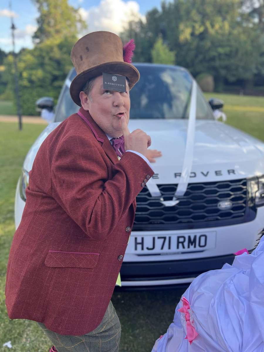 b_executive's tweet image. Now it’s out there!
It was an honour to have driven these 2 for their wedding day 😉
@JohnnyVegasReal @Sianygibby 
#MurderTheyHope #ShinyButton